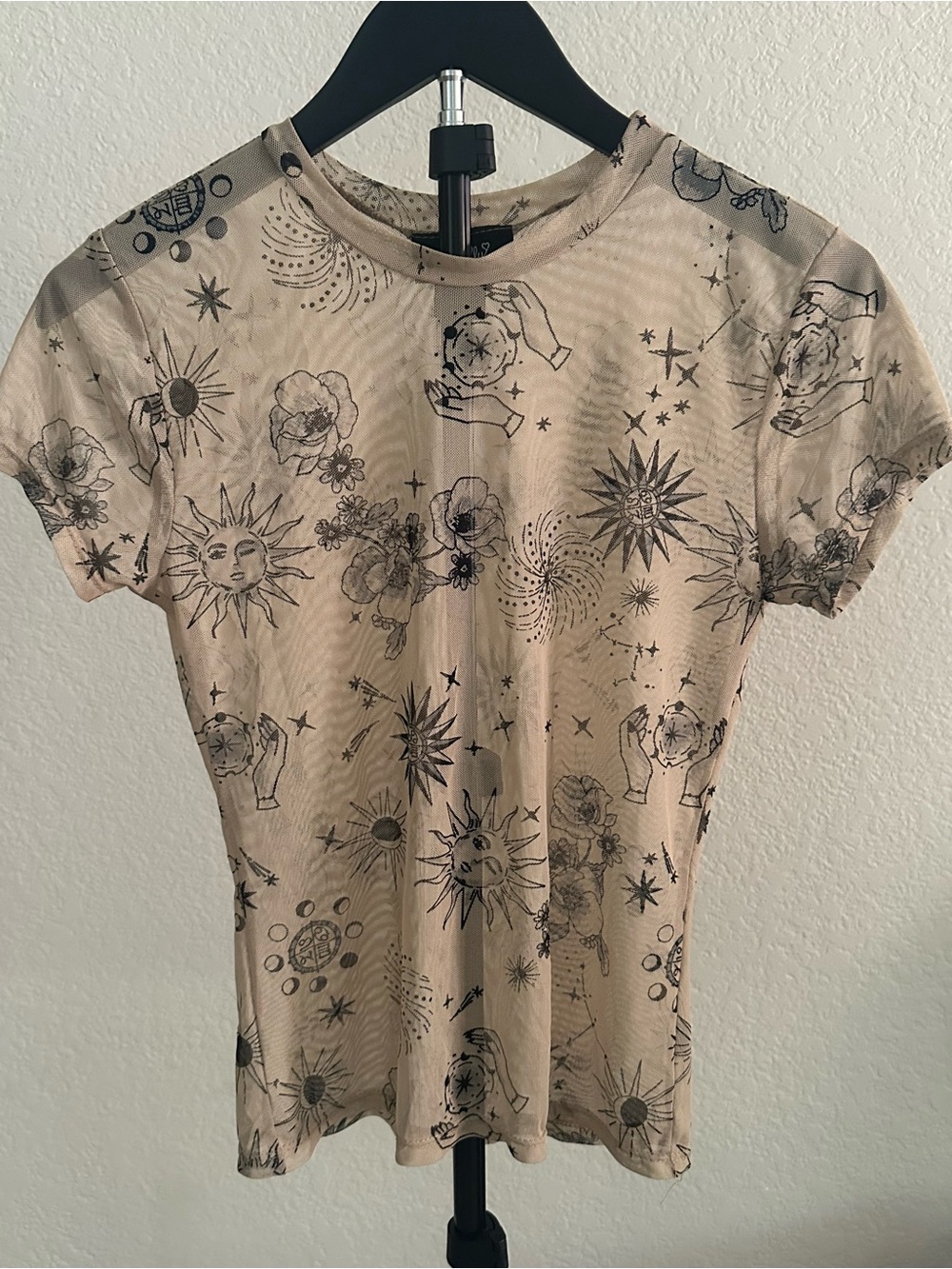 Just Polly New York  Beige Sun & Stars Tee Size Medium